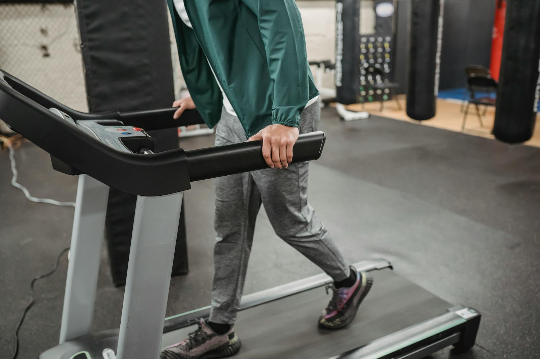 walking pad vs loopband — stockfoto door Julia Larson